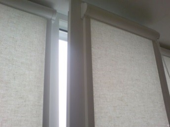 Кассетные рулонные шторы UNI для пластиковых окон